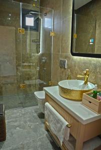 Vannituba majutusasutuses Datca Suites Luxury Boutuiqe Hotel