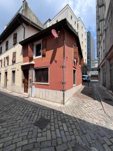 a building on the side of a street at Casa via del Sale in Udine