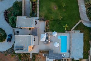 Basen w obiekcie Family & Golf VILLA LAGUNA TOWERS Gialova Navarino lub w pobliżu