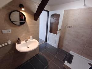 Koupelna v ubytování Ubytování v soukromí HONELI + 12 fotografií