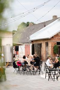 En restaurant eller et andet spisested på Maruse's Apartment