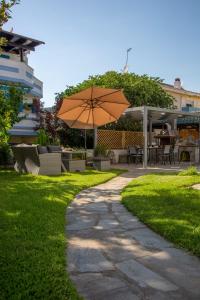 Κήπος έξω από το Theros Aegean Villa
