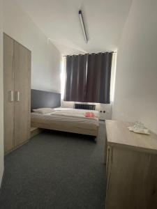 Postel nebo postele na pokoji v ubytování Hotel Stadion Hradec Králové + 8 fotografií