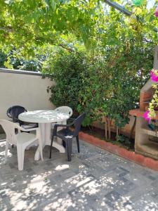Aed väljaspool majutusasutust ML Apartman