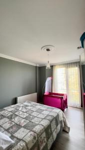 Кровать или кровати в номере Trabzon villa
