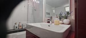 Koupelna v ubytování Asimelia Luxury Apartment + 37 fotografií