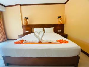 Postel nebo postele na pokoji v ubytování Apartel at Lanta Resort