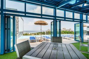 المسبح في Hotel Parangvue أو بالجوار