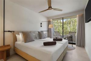 a bedroom with a large white bed with a large window at Inmood Aucanada 4 Sup in Port d'Alcudia