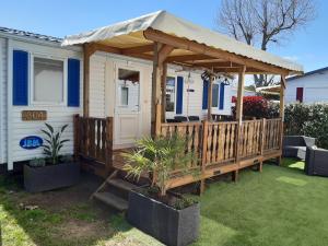 Κήπος έξω από το Mobil Home 6 places Camping le Pujol