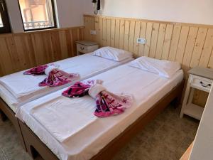 Postel nebo postele na pokoji v ubytování Rony Hotel