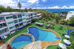 Bazén v ubytování Jungle View Apartment E107 for 3 in Sea View Karon Papillon Residence nebo v jeho okolí