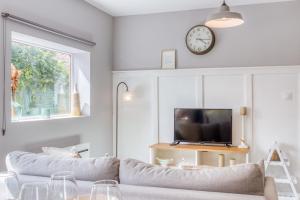 TV a/nebo společenská místnost v ubytování Le Cottage - Confort - Calme - Lumineux