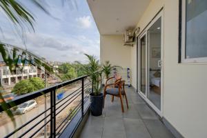 a balcony with a chair and a view of a street at The Lodgers Studio Apartment Near Mall FiftyOne Gurugram in Gurgaon