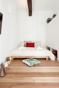 Una cama o camas en una habitación de Mercanti Modern Flat - Balcony - Torino centro