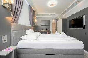 Postel nebo postele na pokoji v ubytování Palais Pálffy Apartments Vienna