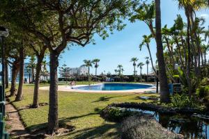 Bazén v ubytování Coloso Sunset Beach by Alfresco Stays nebo v jeho okolí