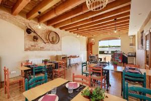 Reštaurácia alebo iné gastronomické zariadenie v ubytovaní Mas Ribas Turismo Rural