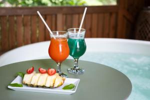 JourniacにあるLodge Jacuzzi, Nature et Sérénitéの食器