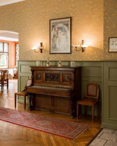 a room with a piano and a picture on the wall at Villa Irena in Sopot