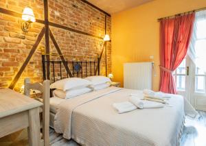 A bed or beds in a room at Dimatis