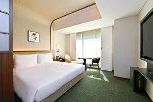 TV a/nebo společenská místnost v ubytování Marunouchi Hotel