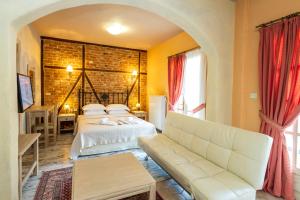 A bed or beds in a room at Dimatis