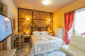 A bed or beds in a room at Dimatis