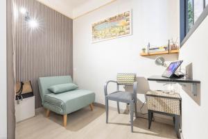 a room with a desk and a chair and a table at Appartement Le Welcome in Argelès-Gazost
