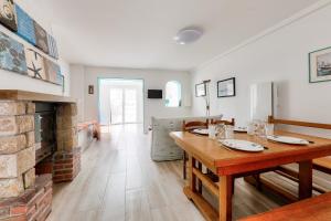 a dining room with a table and a fireplace at À 350m du bord de mer, maison pour 4 in Saint-Pierre-Quiberon