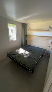 Postel nebo postele na pokoji v ubytování Mobil-home confort 6 personnes