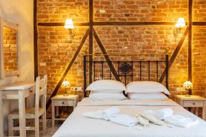 A bed or beds in a room at Dimatis