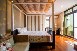 Postel nebo postele na pokoji v ubytování 宜人生活溜滑梯親子民宿 Easylife B&B