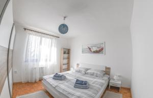 Postel nebo postele na pokoji v ubytování Apartma Breza