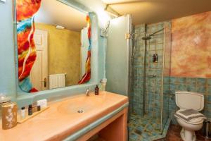 A bathroom at Dimatis