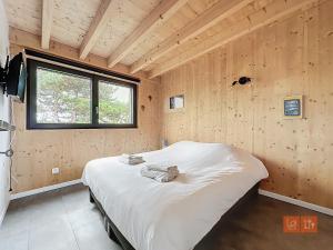 Postel nebo postele na pokoji v ubytování La Cabane des Bienheureux