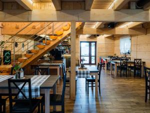 Restaurace v ubytování Wakacyjna Osada