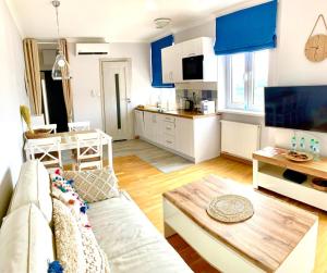 Kuchnia lub aneks kuchenny w obiekcie Apartament Łazienna River View AC Progres