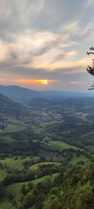Naturlandskabet i nærheden af campingpladsen