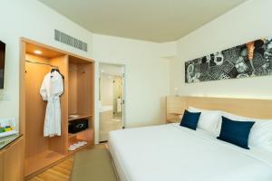 Postel nebo postele na pokoji v ubytování Cityloog Hotel Tebet Jakarta