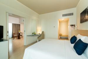 TV a/nebo společenská místnost v ubytování Cityloog Hotel Tebet Jakarta
