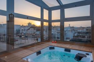 a large room with a hot tub and a view of the city at Palazzo Arco Cadura Hotel & Spa in Galatina