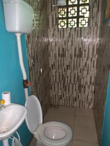 Et badeværelse på Espaço Cultural Janela