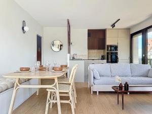 Dapur atau dapur kecil di Villa Armand YourHostHelper