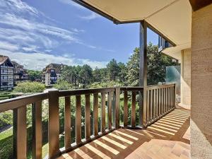 Balkoni atau teres di Villa Armand YourHostHelper