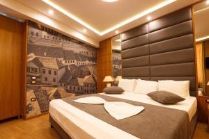 Postel nebo postele na pokoji v ubytování Hotel Cajupi + 37 fotografií