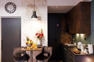 a kitchen with a table with fruit on it at Studio apartman Navis in Slavonski Brod