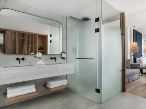 Ένα μπάνιο στο InterContinental Crete by IHG