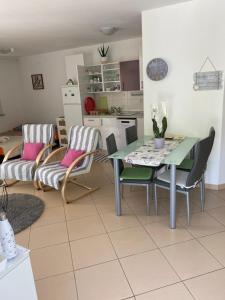 a kitchen and living room with a table and chairs at Apartman Igor in Čižići