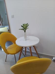 Gallery image of Phòng Vinhome Grand Park với balcony, 1 phòng ngủ, bếp, phòng khách, phòng tắm in Long Bình